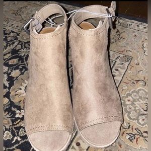 Universal Thread Cayla Microsuede Espadrille Wedge Open Toe Shoes NWT No Box